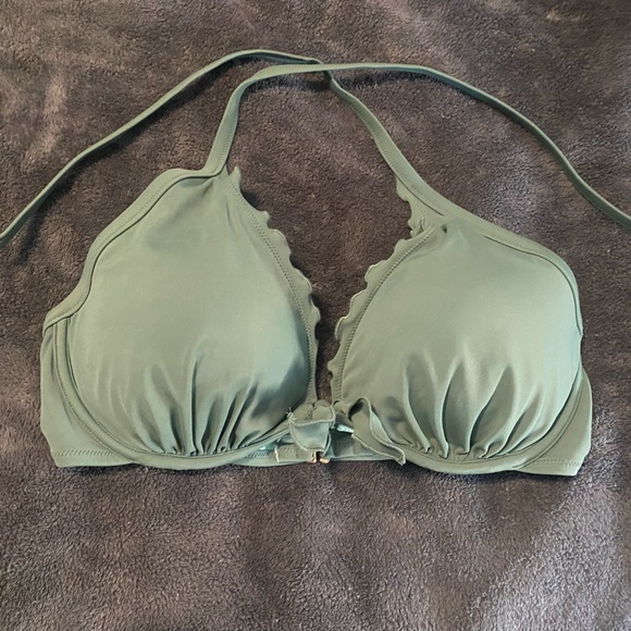 Capri Ruffle Halter Top - Picture 4 of 8